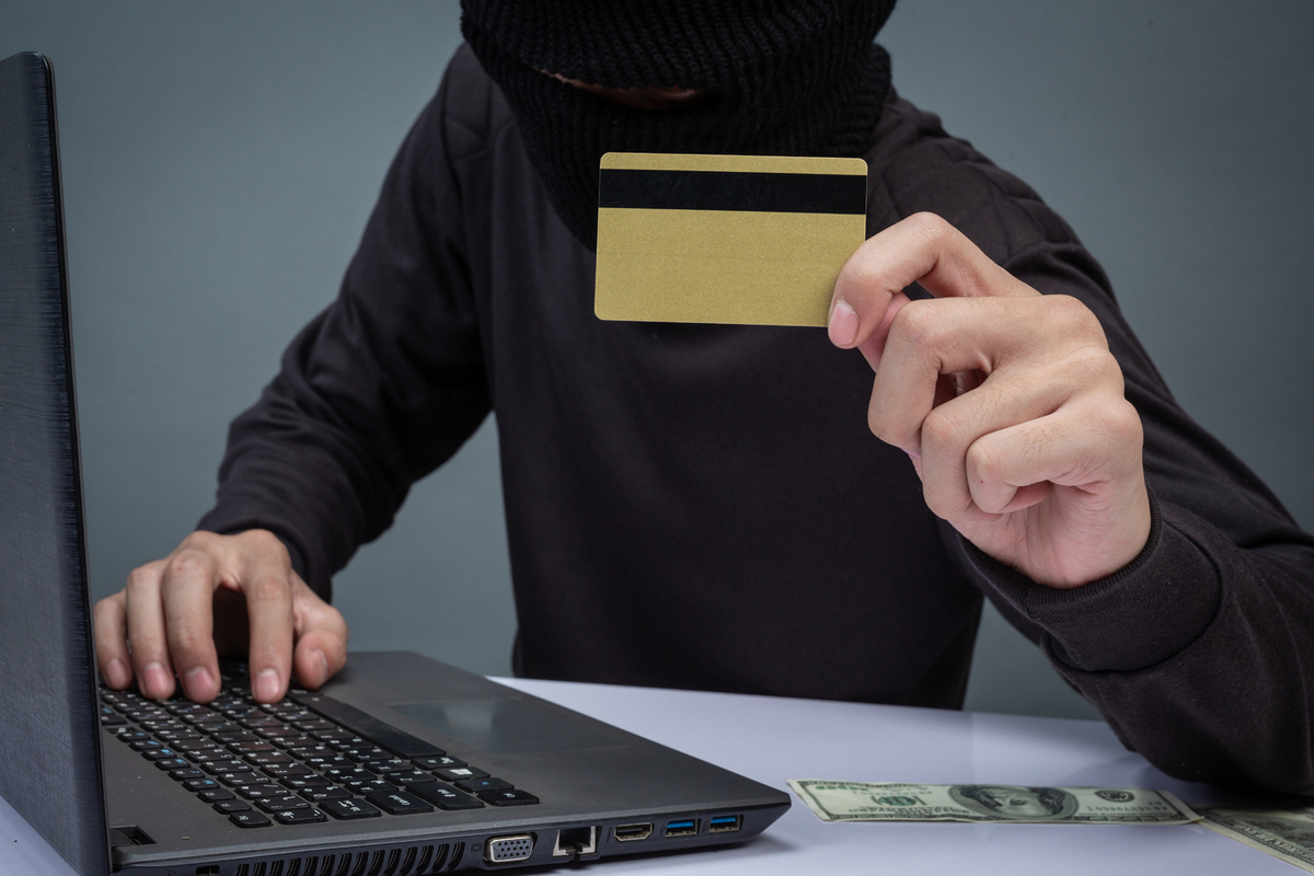 Аферисты едва не увели 1,8 миллиона у пенсионерки из Марий Эл