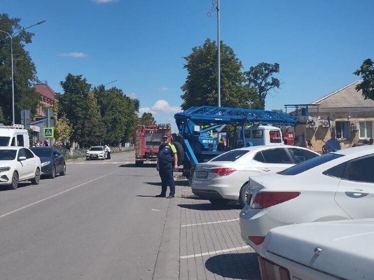 В Новошахтинске перекрыли движение на месте пожара на Ленина