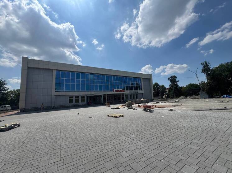 В Правобережном районе Северной Осетии благоустраивают территорию возле Дворца культуры