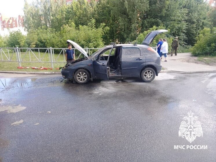 На Народном бульваре в Рязани сгорел легковой автомобиль