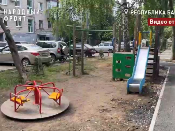 В Уфе детскую площадку не вернули на место после ремонта тротуара