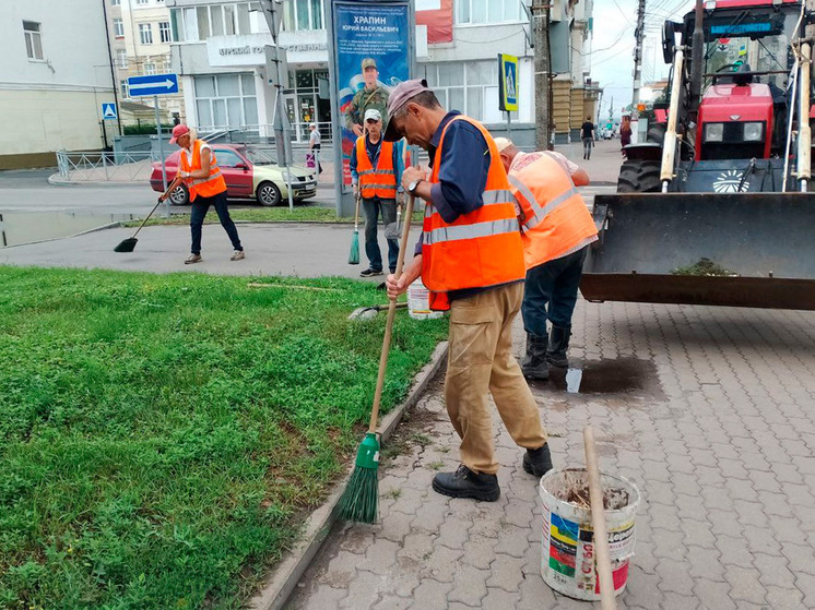 Более 100 специалистов и десятки машин наводят порядок в Курске