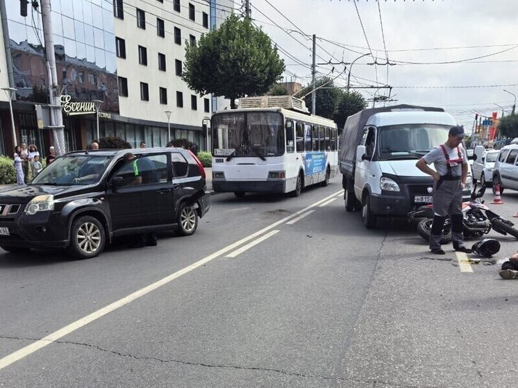 В Рязани полицейский оказал первую помощь пострадавшему в ДТП мотоциклисту