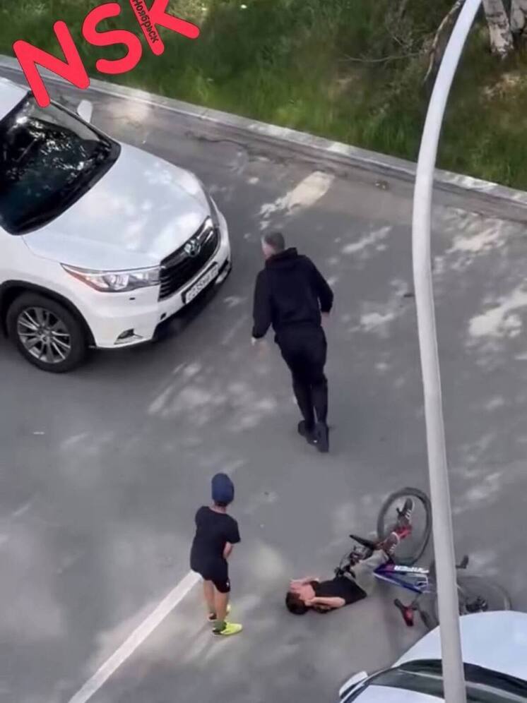В Ноябрьске маленький велосипедист угодил под авто