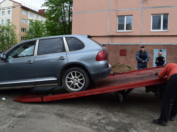 Только арест авто заставил мурманчанина заплатить полумиллионный долг