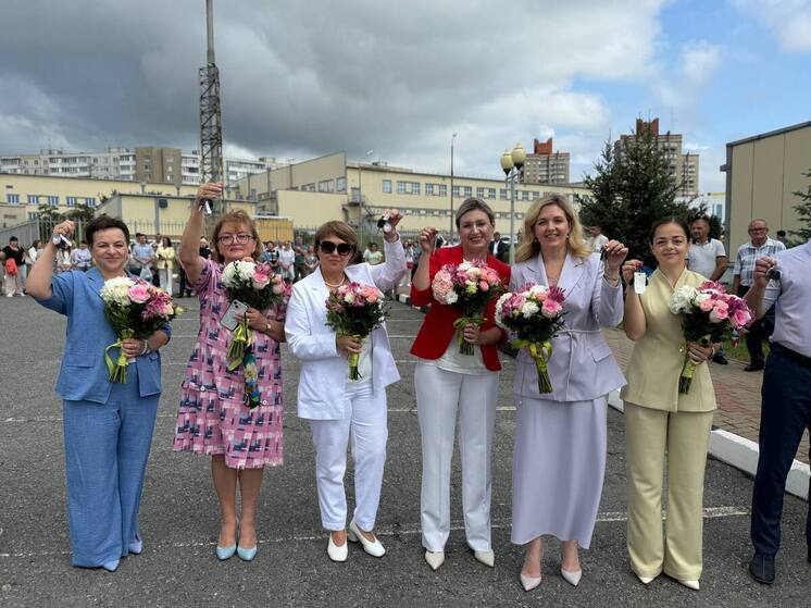 Белгородским больницам передали ключи от новых автомобилей