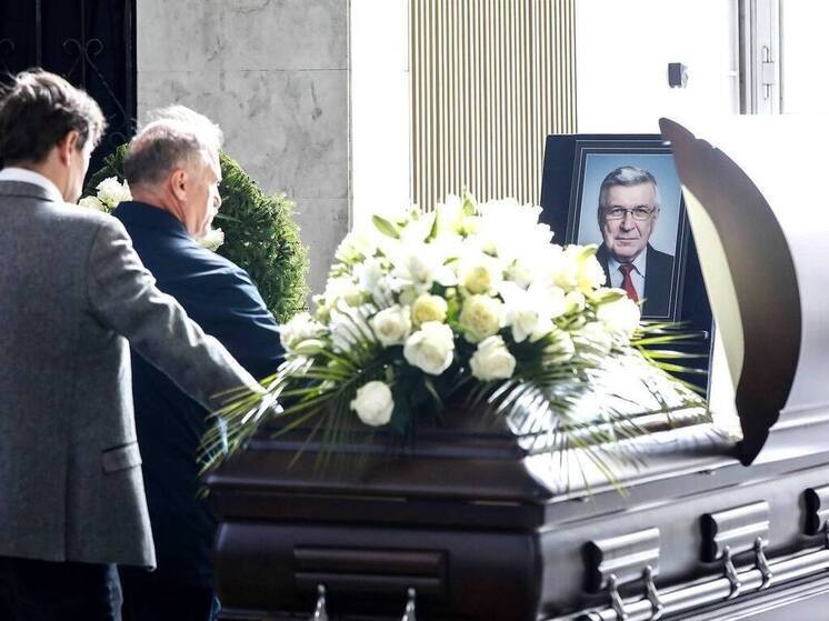 Липецкие депутаты простились с Михаилом Тарасенко