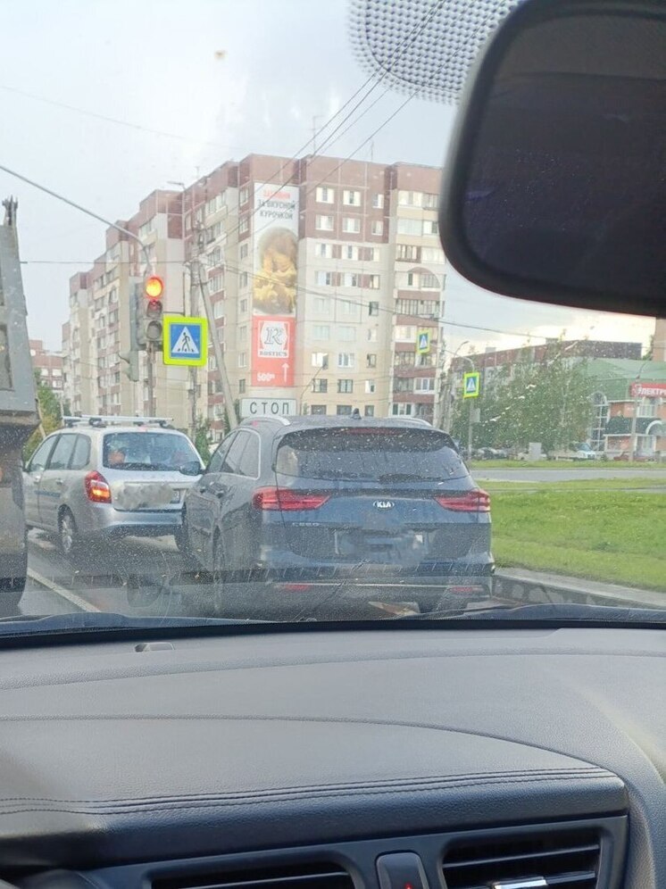 На Рижском проспекте пробка из-за аварии