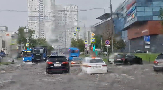 Москву опять затопило: видео