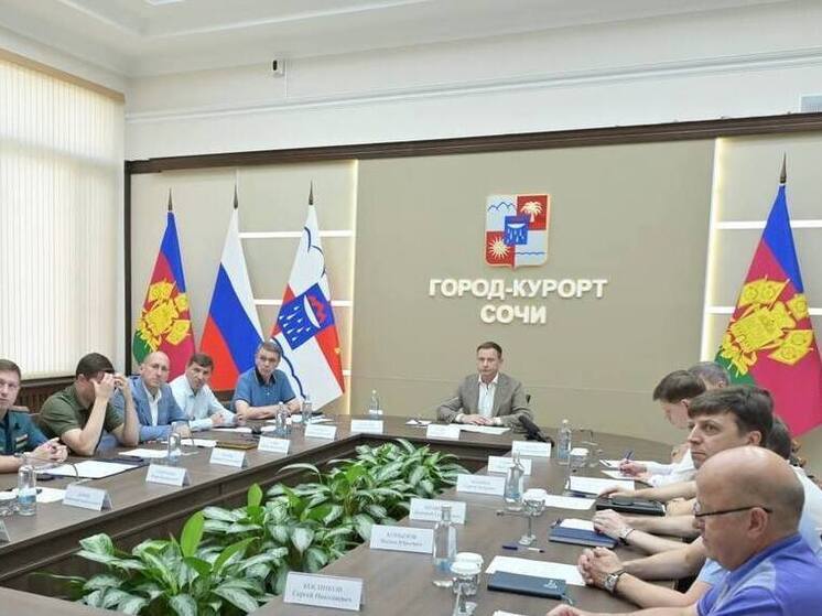 Мэр Сочи Андрей Прошунин пообещал помочь пострадавшим после ночной атаки БПЛА