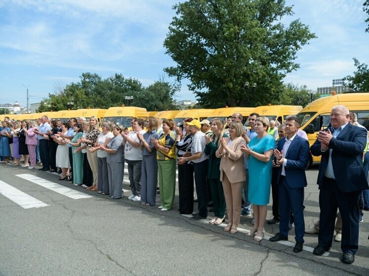 Школы Оренбургской области получили новый транспорт
