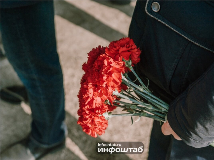 Астраханская прокуратура помогла вдове погибшего участника СВО получить удостоверение