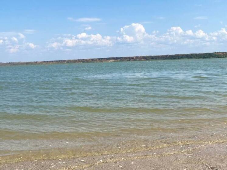 Со дна Соленого озера в Батайске достали тело мужчины