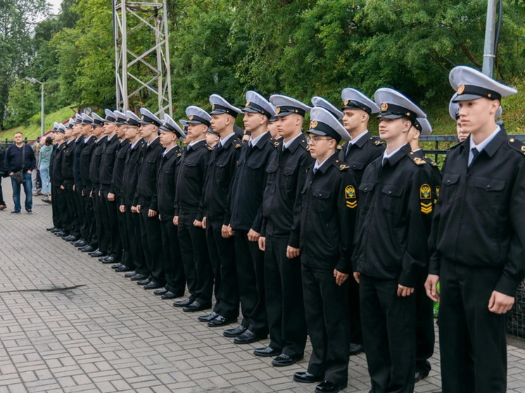 В Калининград прибыли курсанты для подготовки «Крузенштерна» ко второму рейсу