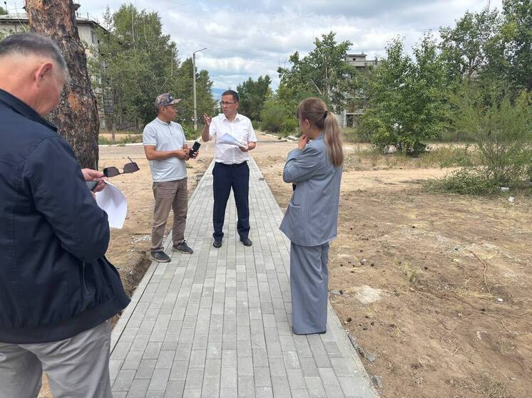 В Улан-Удэ в микрорайоне Звёздный обустраивают новую детскую площадку