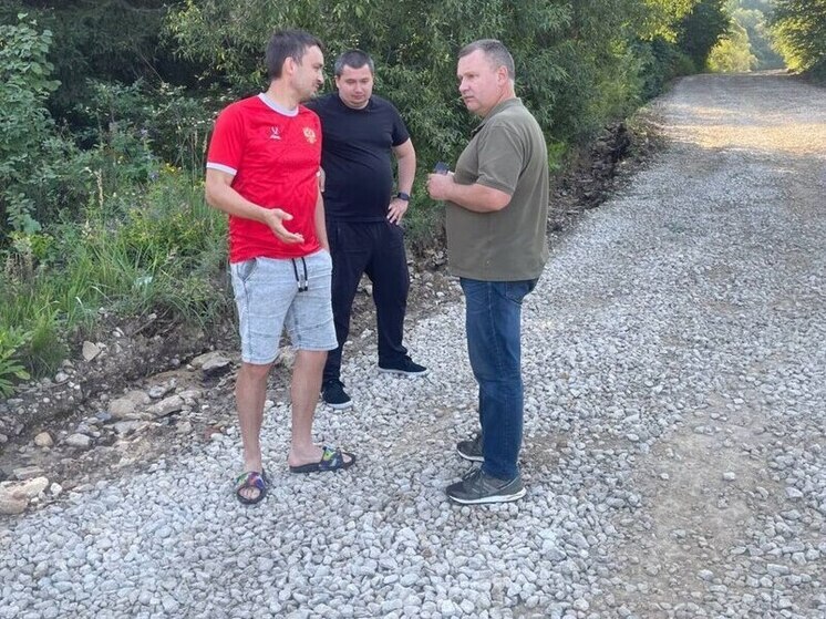 В Дугне ремонтируют дорогу на Советской