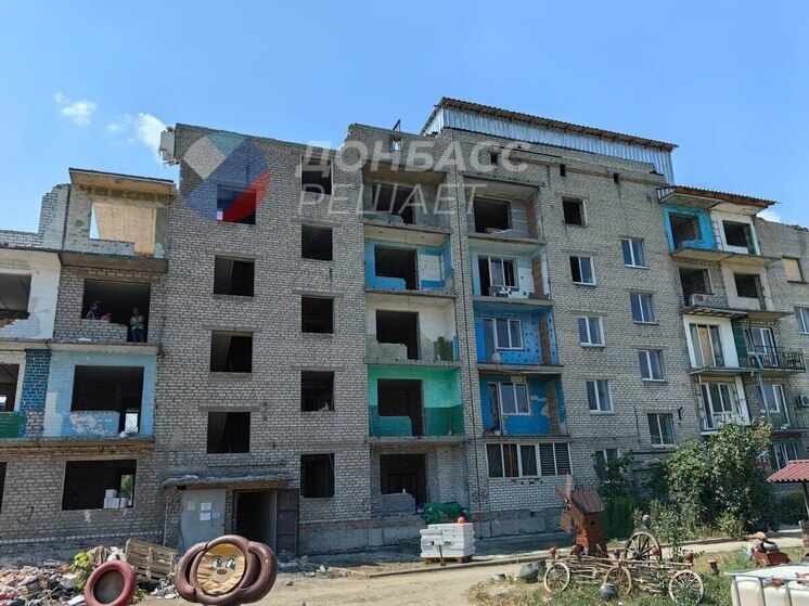 В Авдеевке восстанавливают дом, на котором при освобождении города военнослужащие водрузили флаг РФ