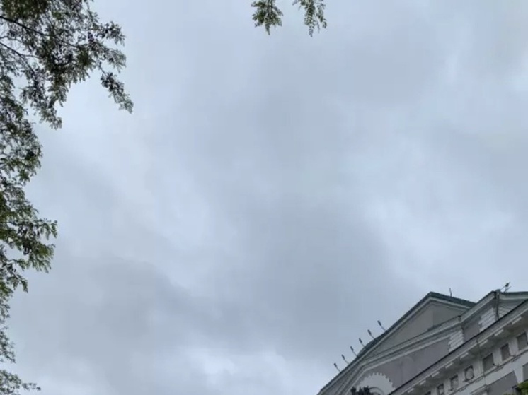 Из-за падения обломков БПЛА повреждено здание вокзала в Ростовской области