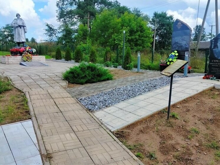 Территорию воинского захоронения благоустроили в Куньинском районе