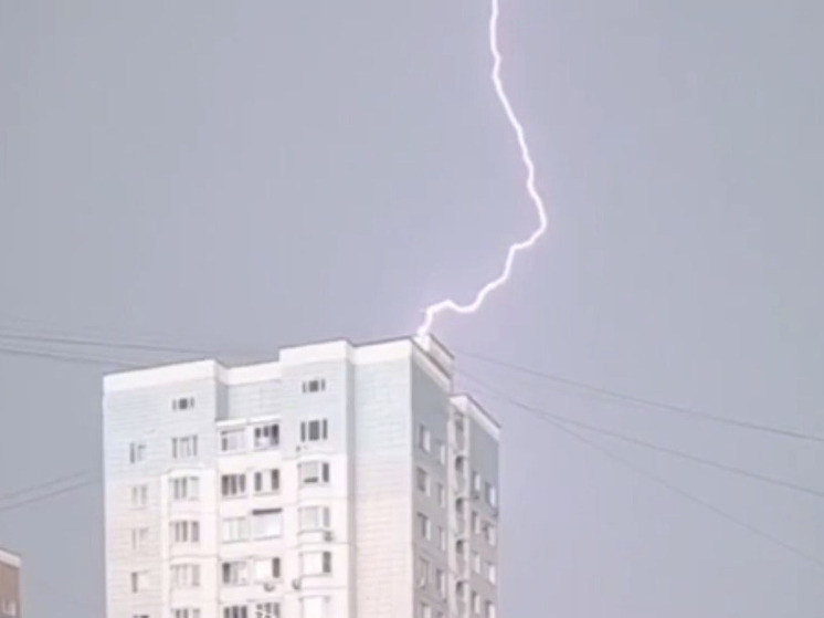 Опасность удара молнией: что нужно знать псковичам
