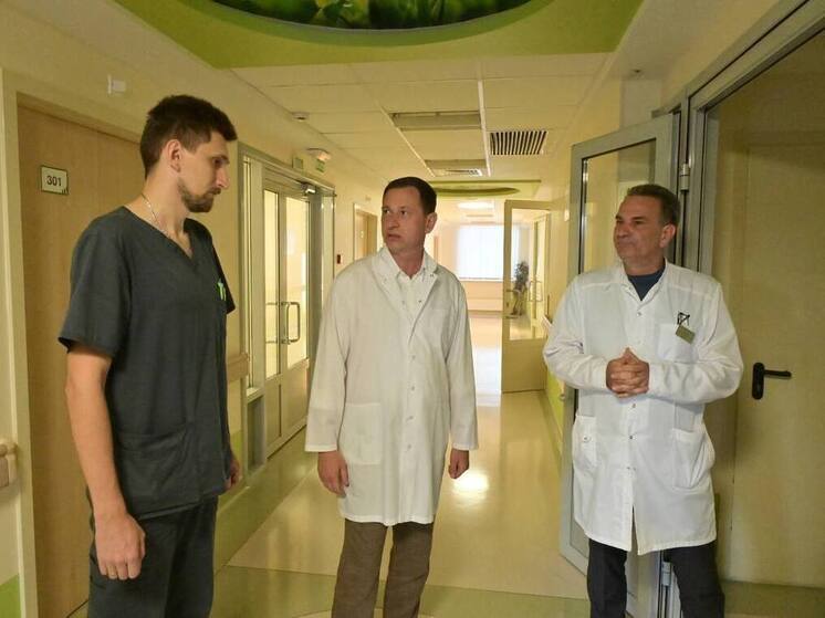 Андрей Прошунин посетил пострадавшую женщину в больнице после атаки беспилотника в Сочи