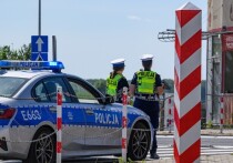Археологи обнаружили останки средневекового рыцаря, погребенные под закрытым кафе-мороженым в городе Данциге (после освобождения Красной Армией город был передан Польше и именуется Гданьск). Согласно заявлению польской археологической фирмы ArcheoScan, направленному CNN, эксперты работают на этом месте в историческом центре города с 2023 года и первоначально обнаружили средневековое надгробие, украшенное резным изображением рыцаря
