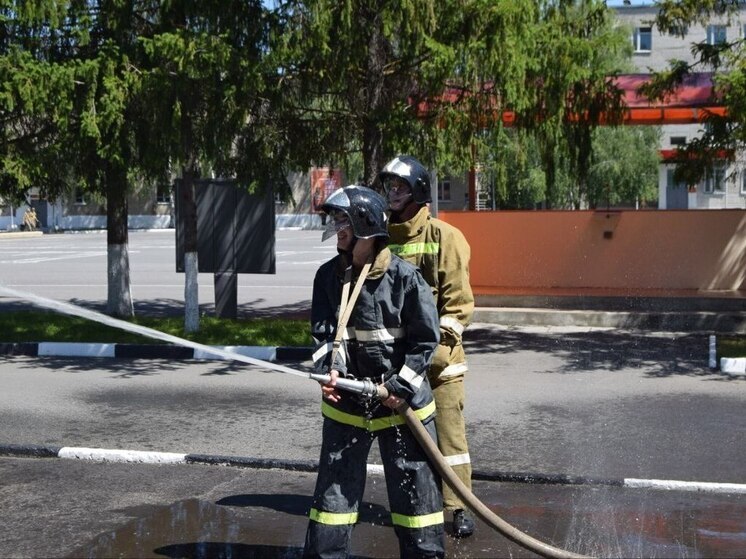 В Пензенской воинской части прошли учения нештатной пожарной команды