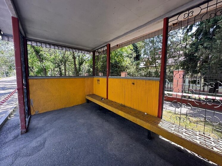 В Ессентуках ремонтируют остановочные павильоны