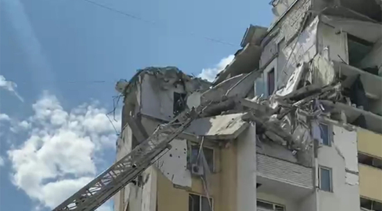 В Саратове на верхних этажах многоэтажки взорвался газ: видео с места ЧП
