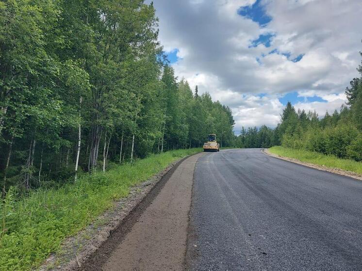 Завершается укладка асфальта на трассе Октябрьское – Андра