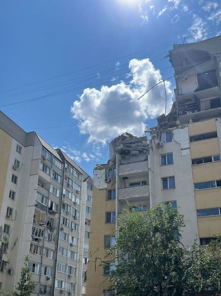 Губернатор Бусаргин: жителей разрушенной взрывом десятиэтажки разместили в школе