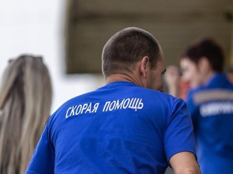 Фельдшер Анна Рябова и водитель скорой Александр Лугарь награждены медалями «За спасение погибавших»
Президентским указом от 30 мая 2025 года белгородский фельдшер Борисовской подстанции скорой помощи Анна Рябова и водитель Головчинского поста скорой помощи Александр Лугарь удостоены медали «За спасение погибавших»