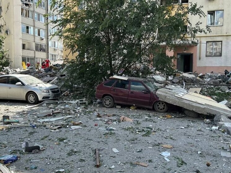 После взрыва в Саратове спасатели эвакуировали второй дом: есть опасность обрушения