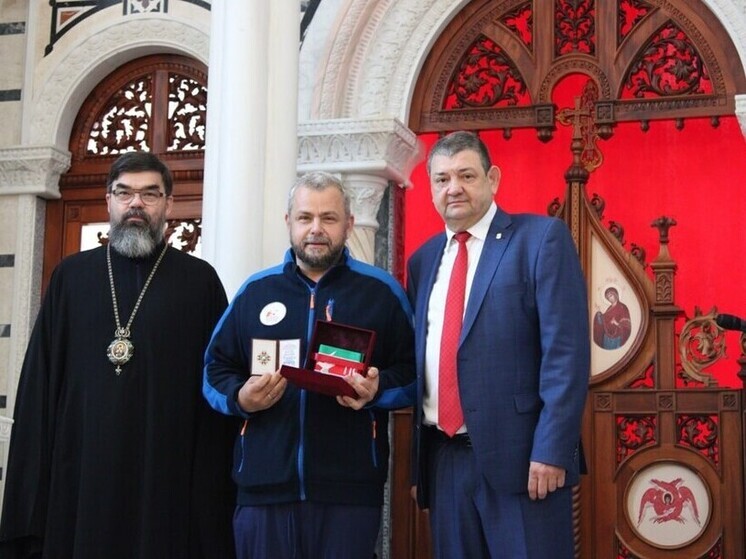 В Горловке звание Почетного гражданина присвоено врачу Алексею Зарову