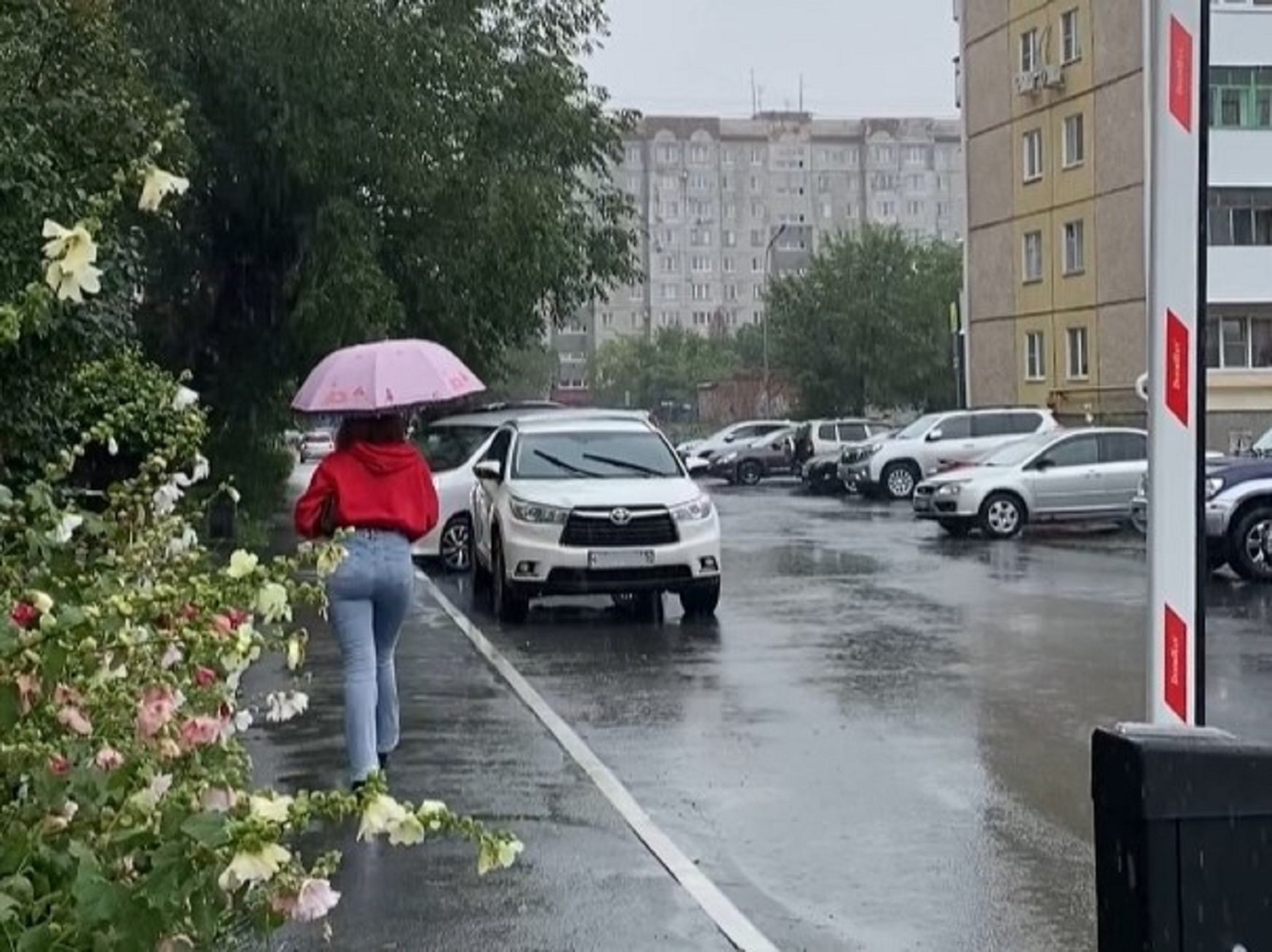 Ливень затопил дворы и улицы в Кургане