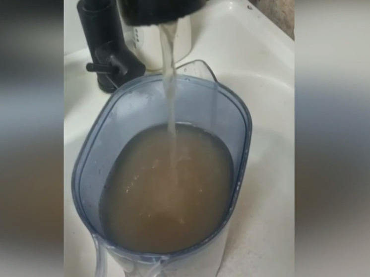 Вода с запахом болота: жители Вятскополянского района бьют тревогу