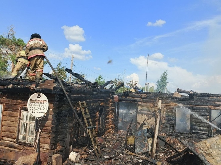 В Самарской области произошел пожар в жилом доме и дворовых постройках