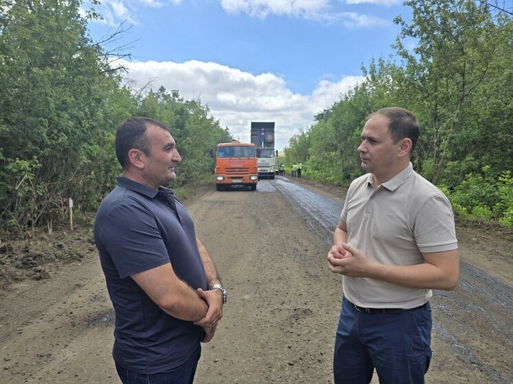 В Старобельском районе продолжается ремонт 24-километрового участка автодороги