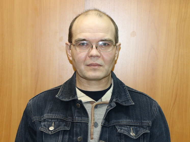 История Дмитро Вороненко гремела на всю страну в 2008 году. Тогда «Петербургского душителя» приговорили к пожизненному заключению за убийство четырех молодых женщин и девочек. Все они были задушены и изнасилованы. Родственники жертв умоляли приговорить маньяка к смертной казни. Спустя почти 20 лет стало известно, что были и другие жертвы. 