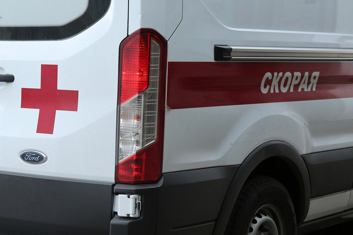 Мальчик рухнул с гамака в поселке Ленинградской области и попал в реанимацию