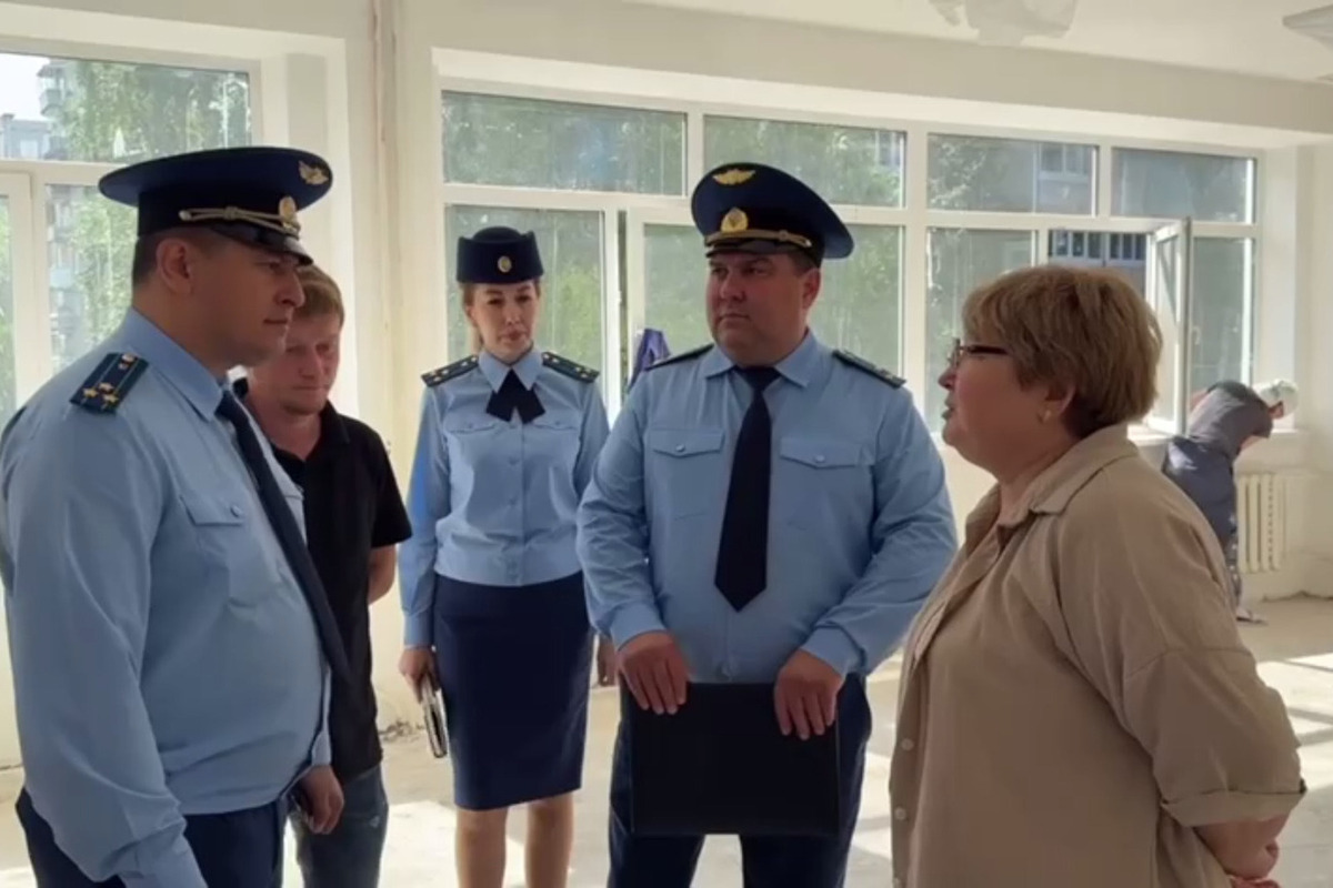 Прокурор посетил школу в Уфе, где затягивается капремонт