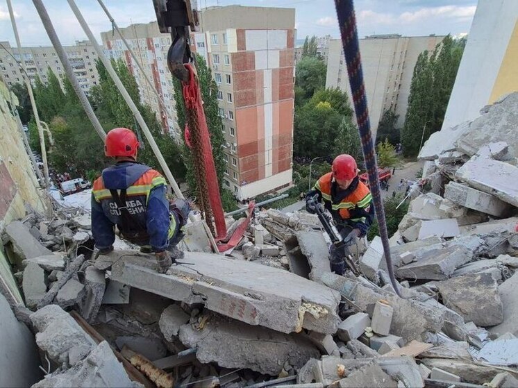 В Саратове после взрыва в жилом доме введен режим ЧС регионального уровня