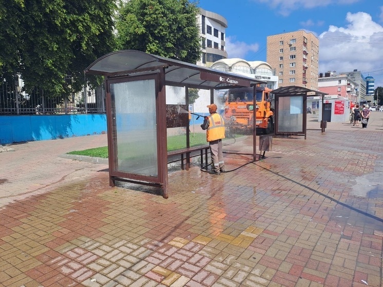 В Курске приводят в порядок остановки общественного транспорта