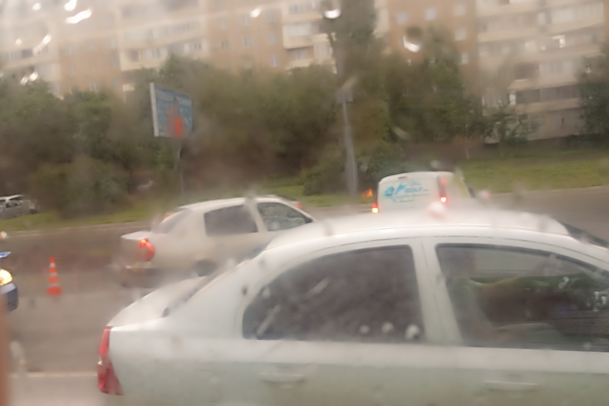 Пятничные пробки: в Оренбурге движение транспорта парализовано
