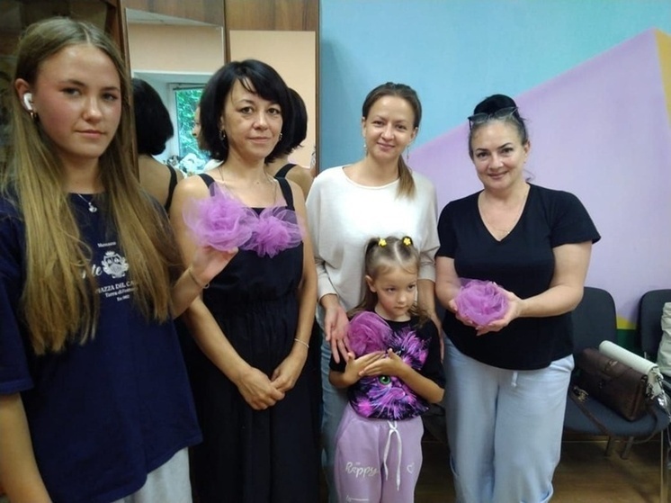 В Серпухове в Доме творчества прошёл мастер-класс по созданию цветка из капрона