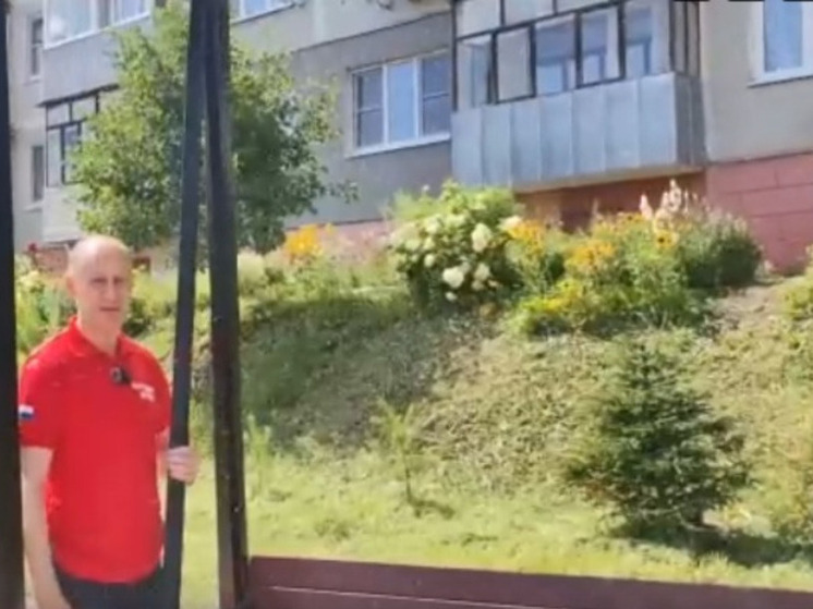 Глава Народного фронта Калужского региона «принял душ» на детской площадке