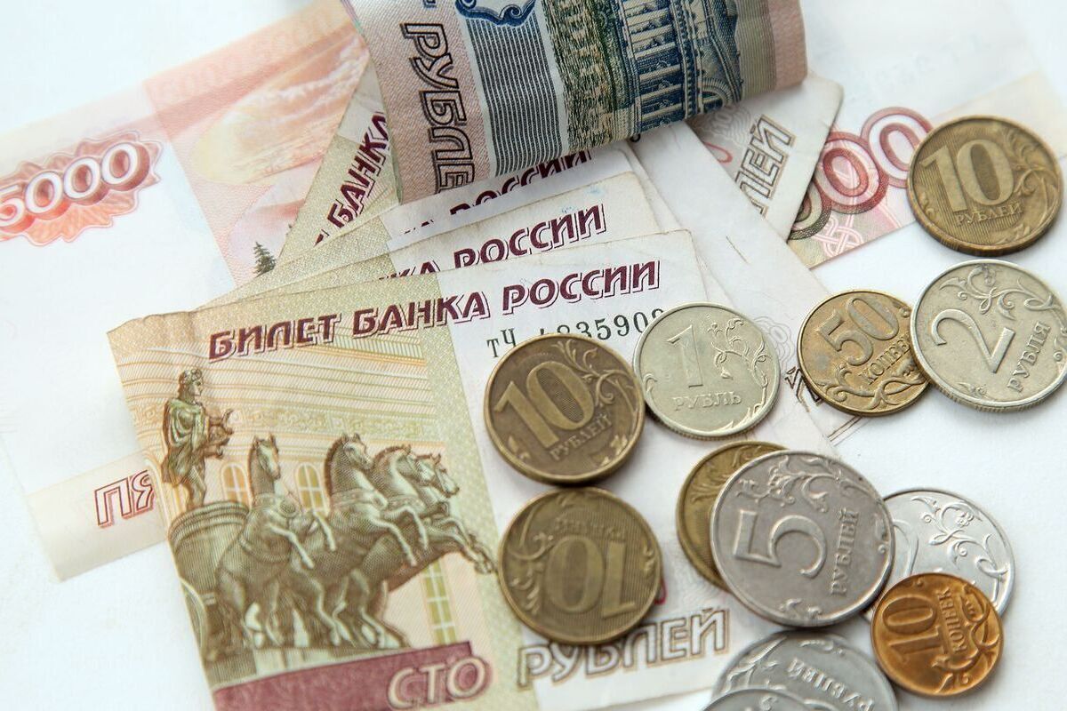 Трехсторонняя комиссия поддержала повышение МРОТ в России до 27 тысяч рублей