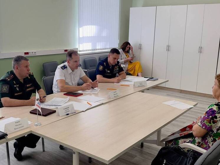 Представители Калужской прокуратуры выслушали проблемы семей участников СВО