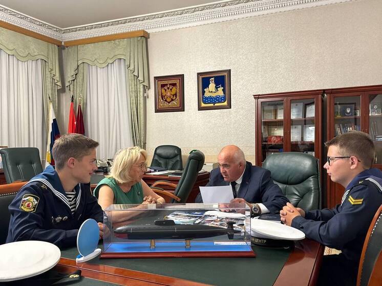 Губернатор Сергей Ситников встретился с воспитанниками Детского морского центра