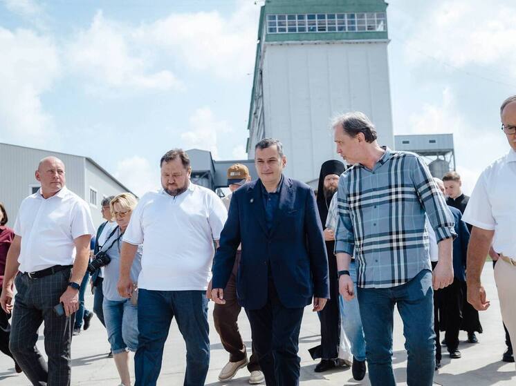 Временно исполняющий обязанности губернатора Курской области Александр Хинштейн посетил производственные объекты группы компаний «Русский дом», расположенные в Щигровском районе